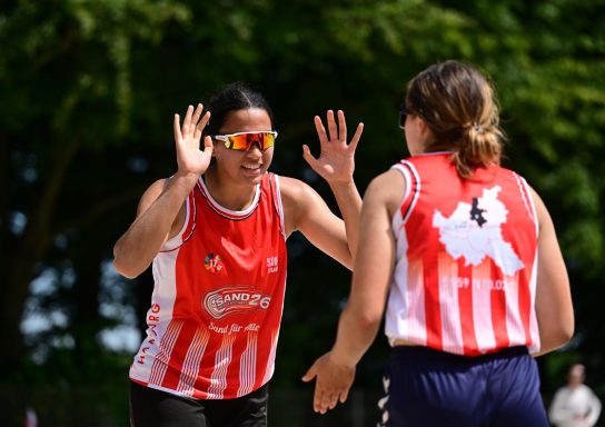 Silbermedaille für Hanna Lengkey (VSG Lübeck) und Lisa Zornow (TSG Zingst/Prerow), Fotografin Valeria Witters